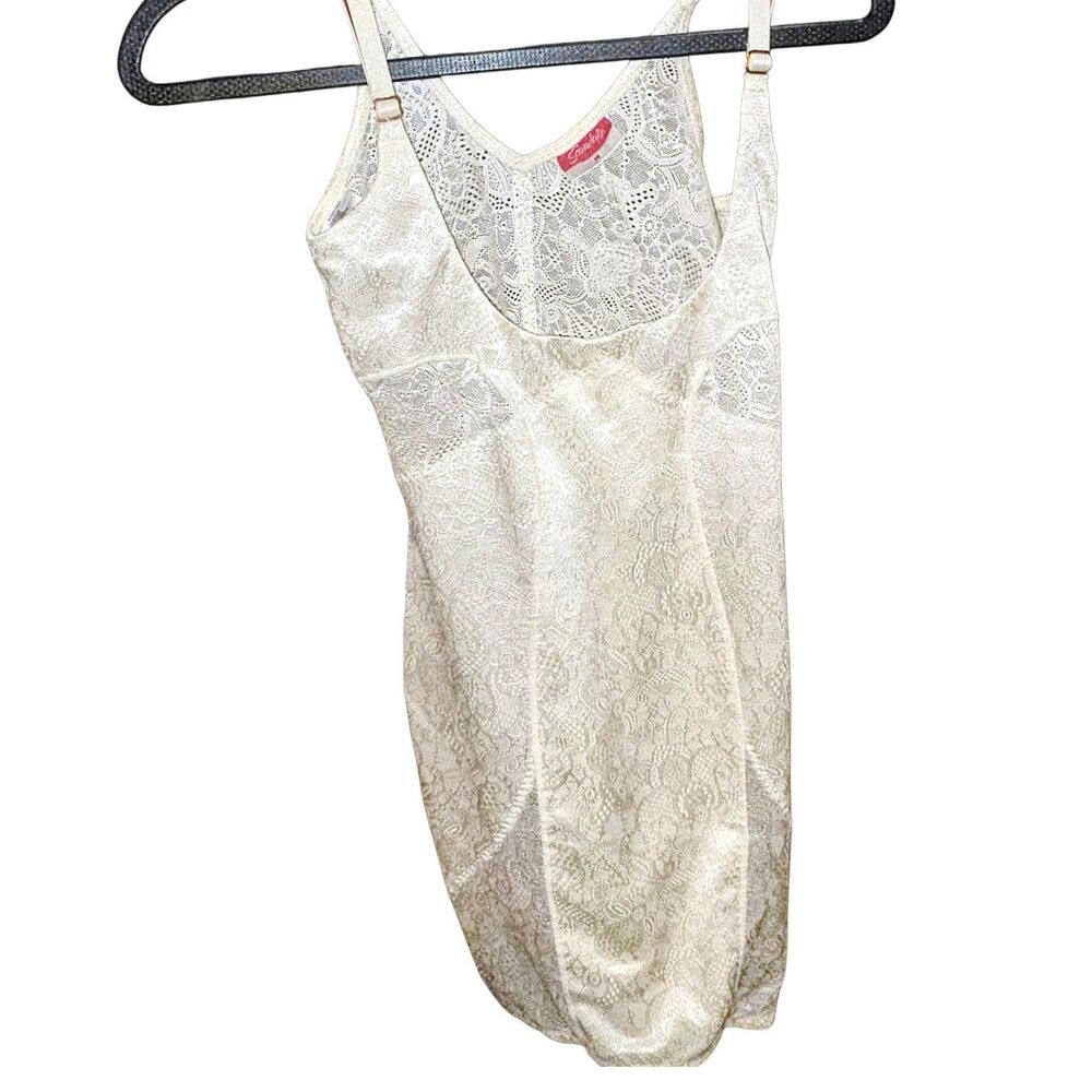 SCANDALE Sz M Nude Floral Lace Adjustable Straps Scoop Front Shapewear Mini Slip